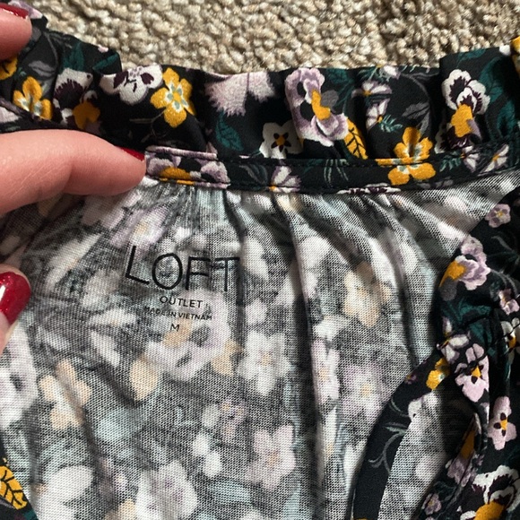 Women’s Loft Medium Blouse in Floral - Picture 3 of 6